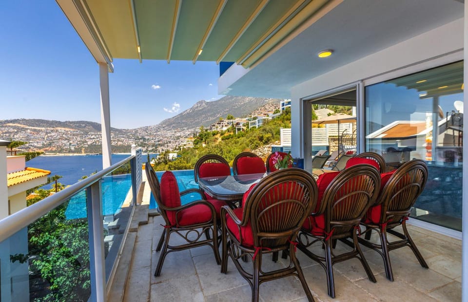 Luxury Villa very close to beach, amazing sea views, heated salt-water pool Villa in Kalkan Belediyesi