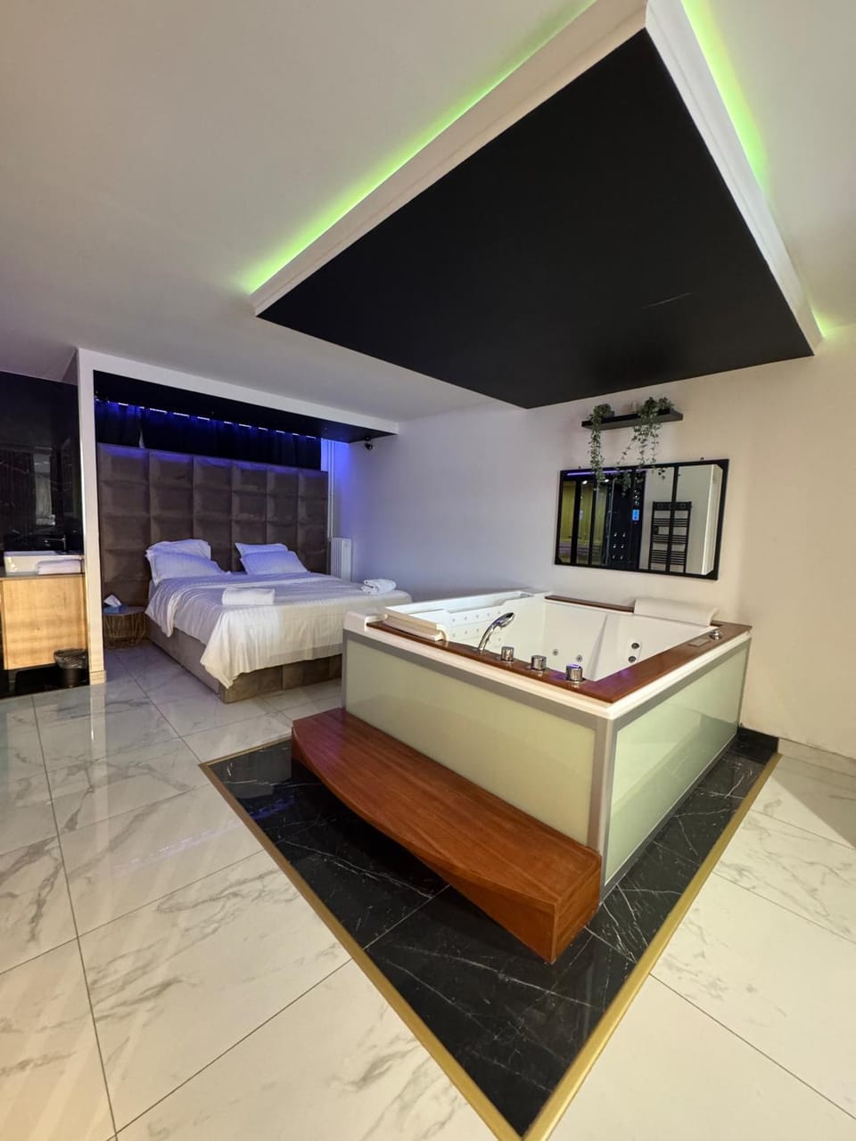 Bed, Hot Tub, Bedroom