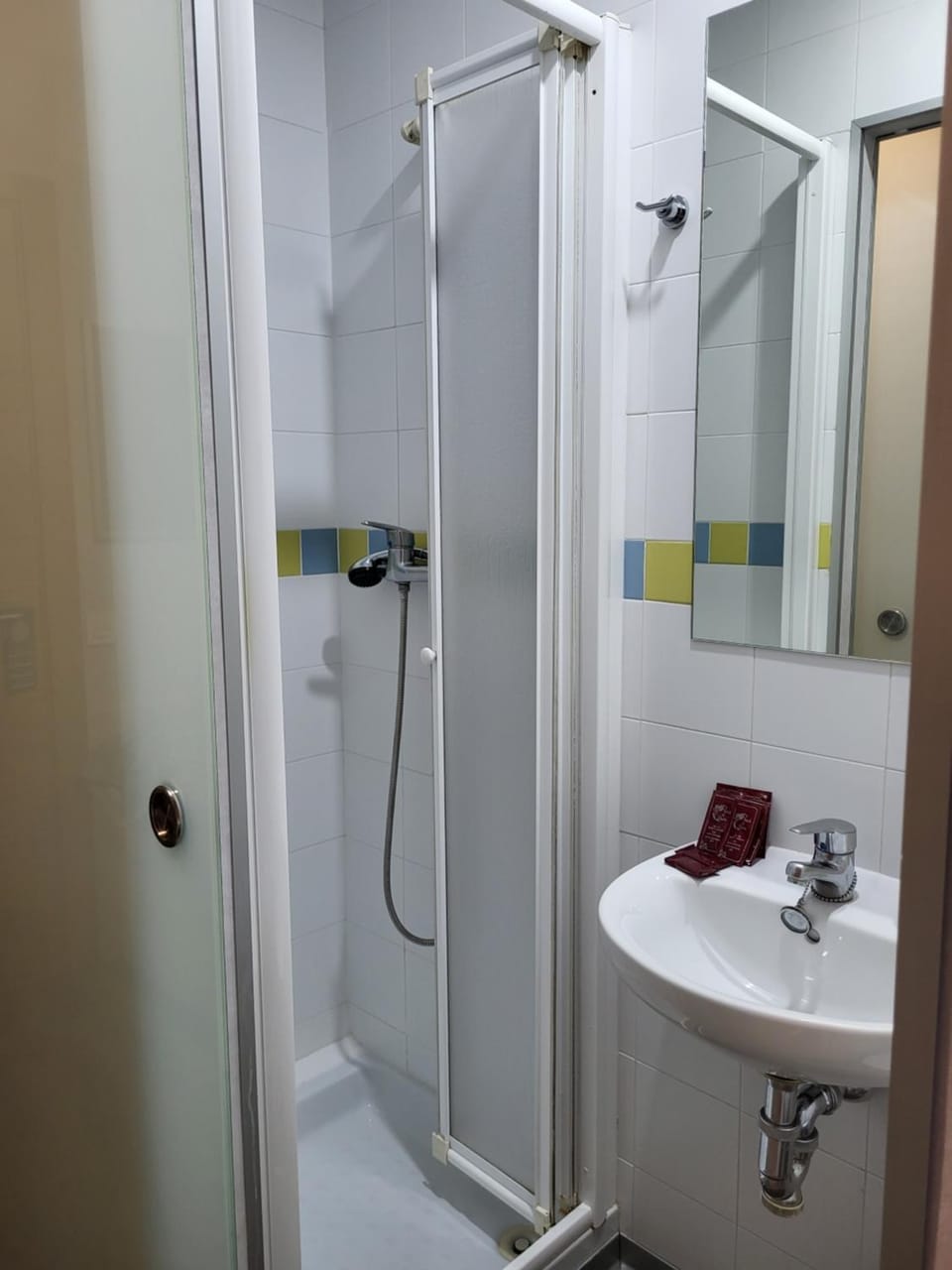 Shower, Bathroom, towels