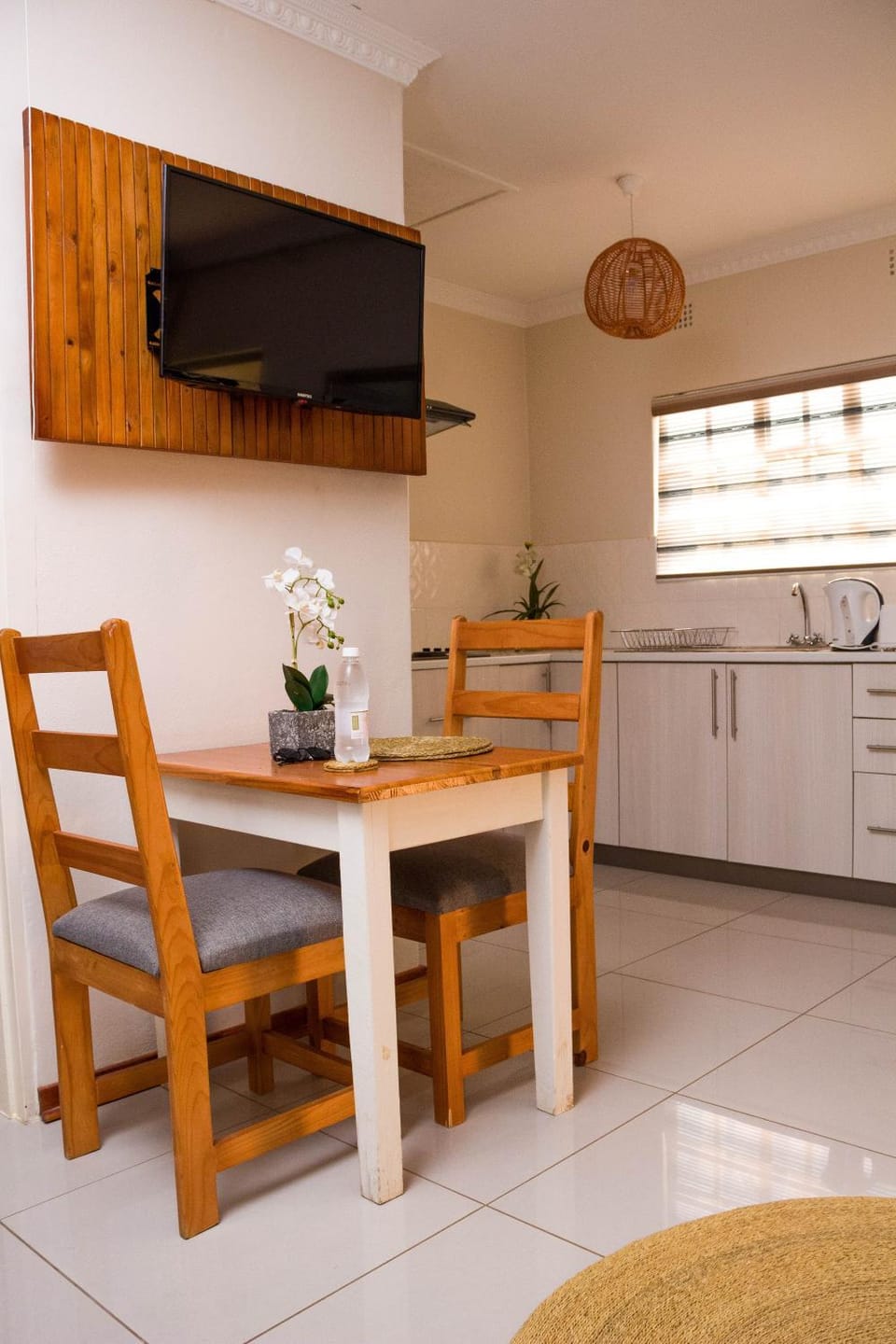 TV and multimedia, Kitchen or kitchenette, Dining area