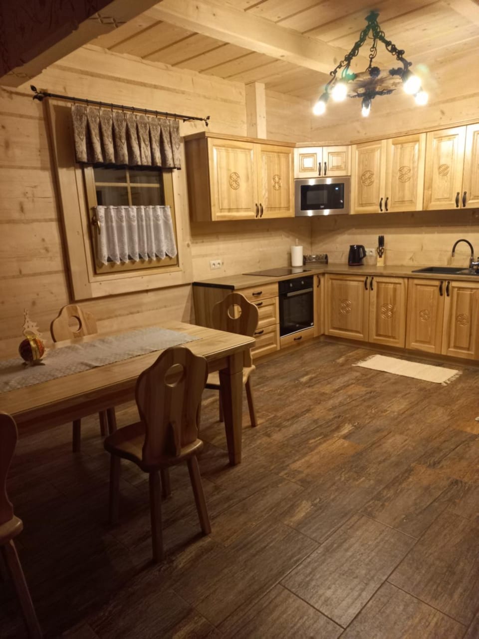 Kitchen or kitchenette, Dining area, oven, stove