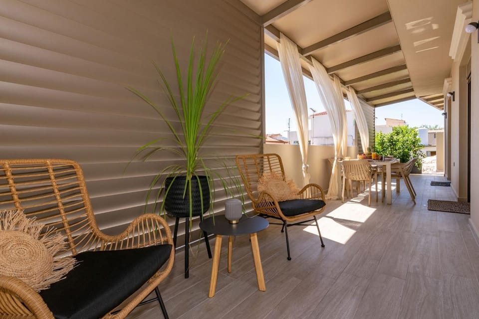 Patio, Balcony/Terrace, Seating area