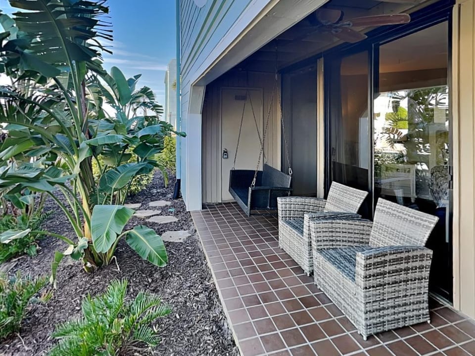 Patio, Garden, Balcony/Terrace, Seating area, furniture