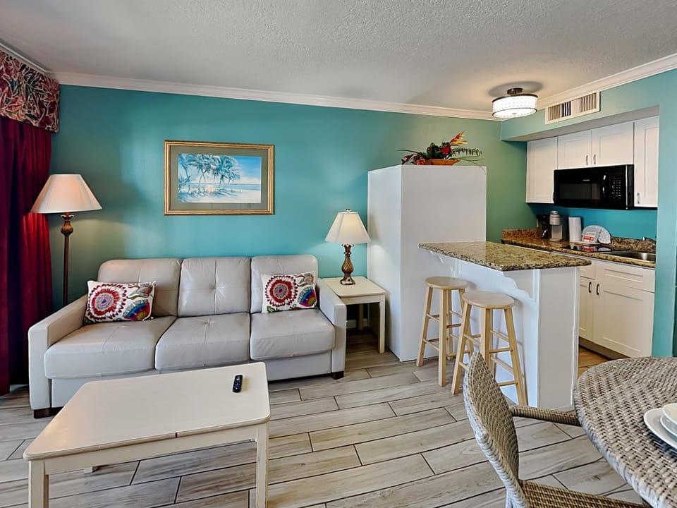TV and multimedia, Kitchen or kitchenette, Living room, furniture, air conditioner