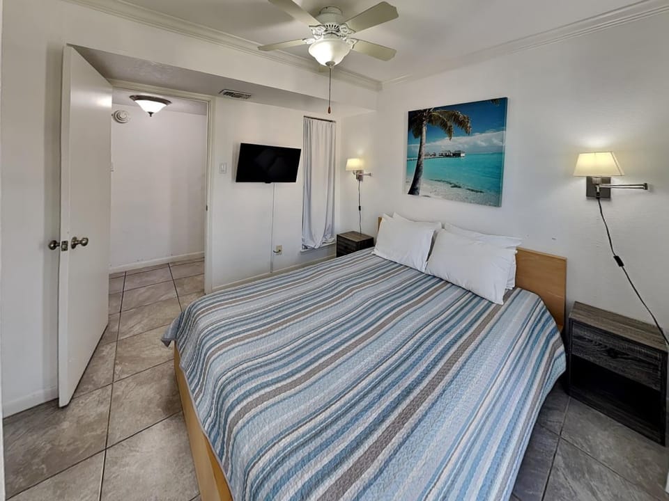 Bed, TV and multimedia, Bedroom, furniture