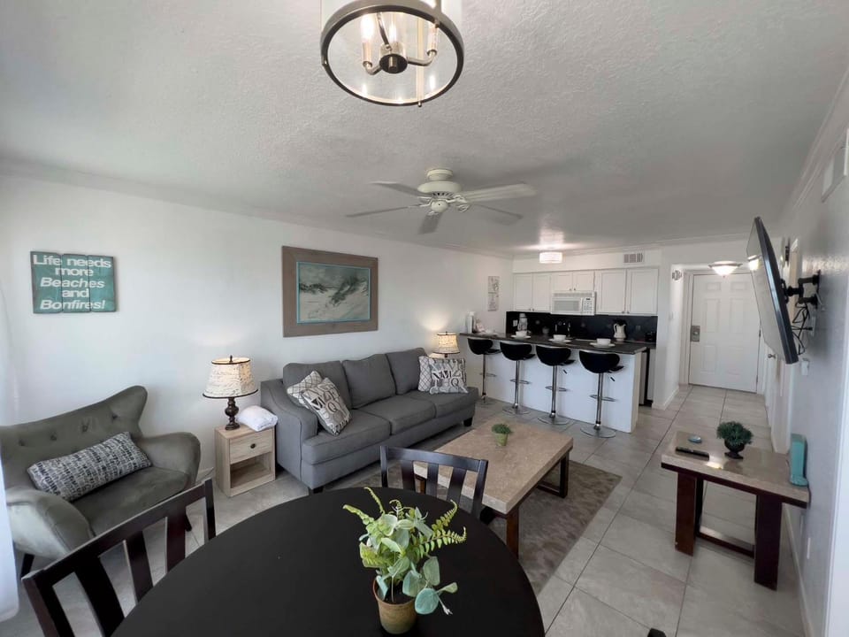 TV and multimedia, Kitchen or kitchenette, Living room, Seating area, furniture