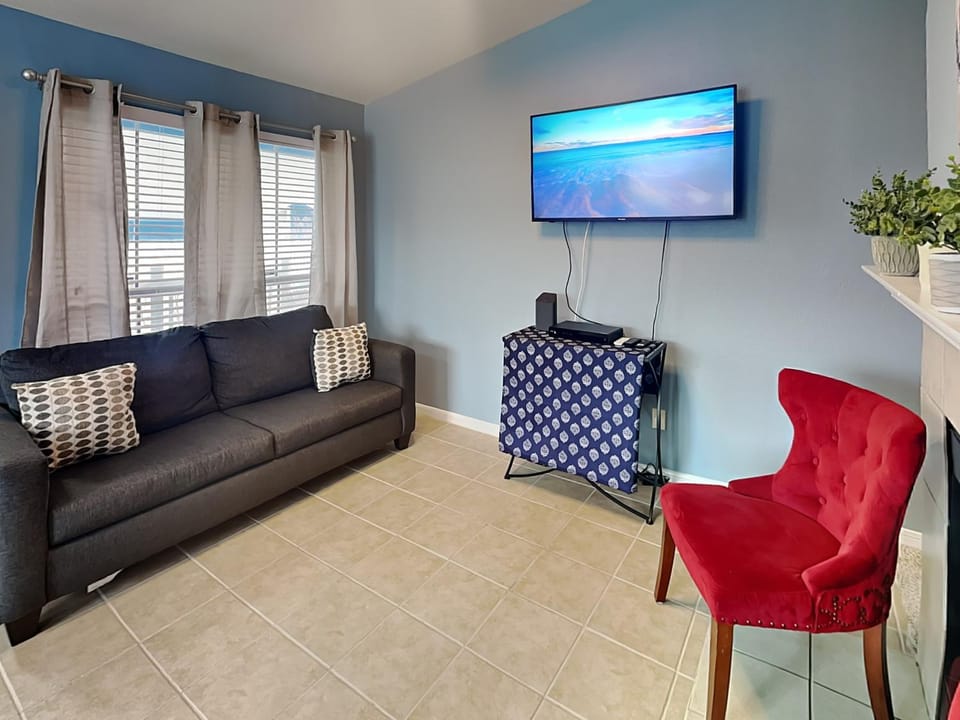 TV and multimedia, Living room, Seating area, furniture
