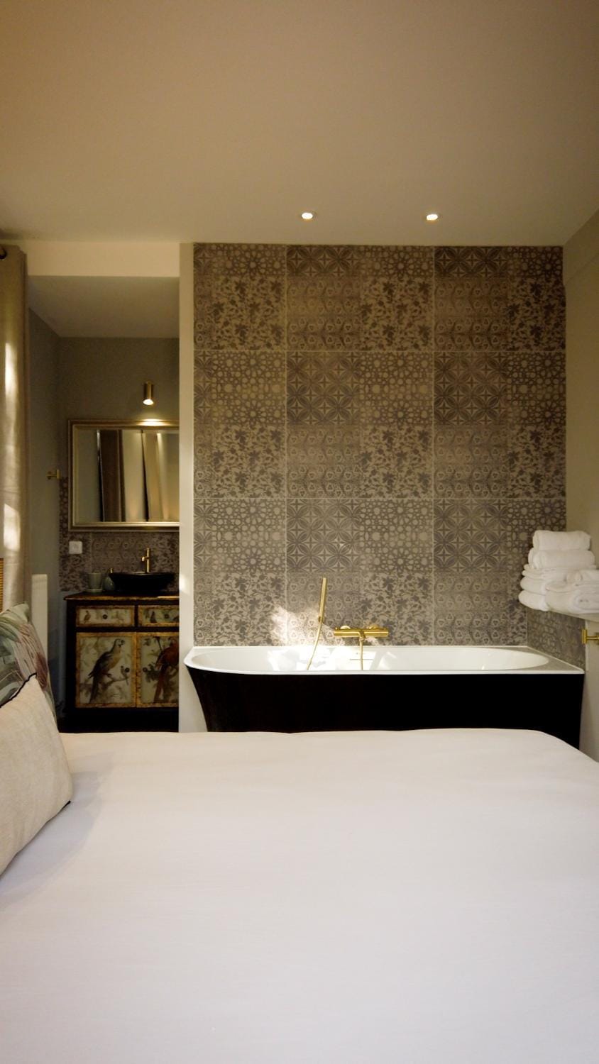 Shower, Bed, Photo of the whole room, Bedroom, Bath, towels