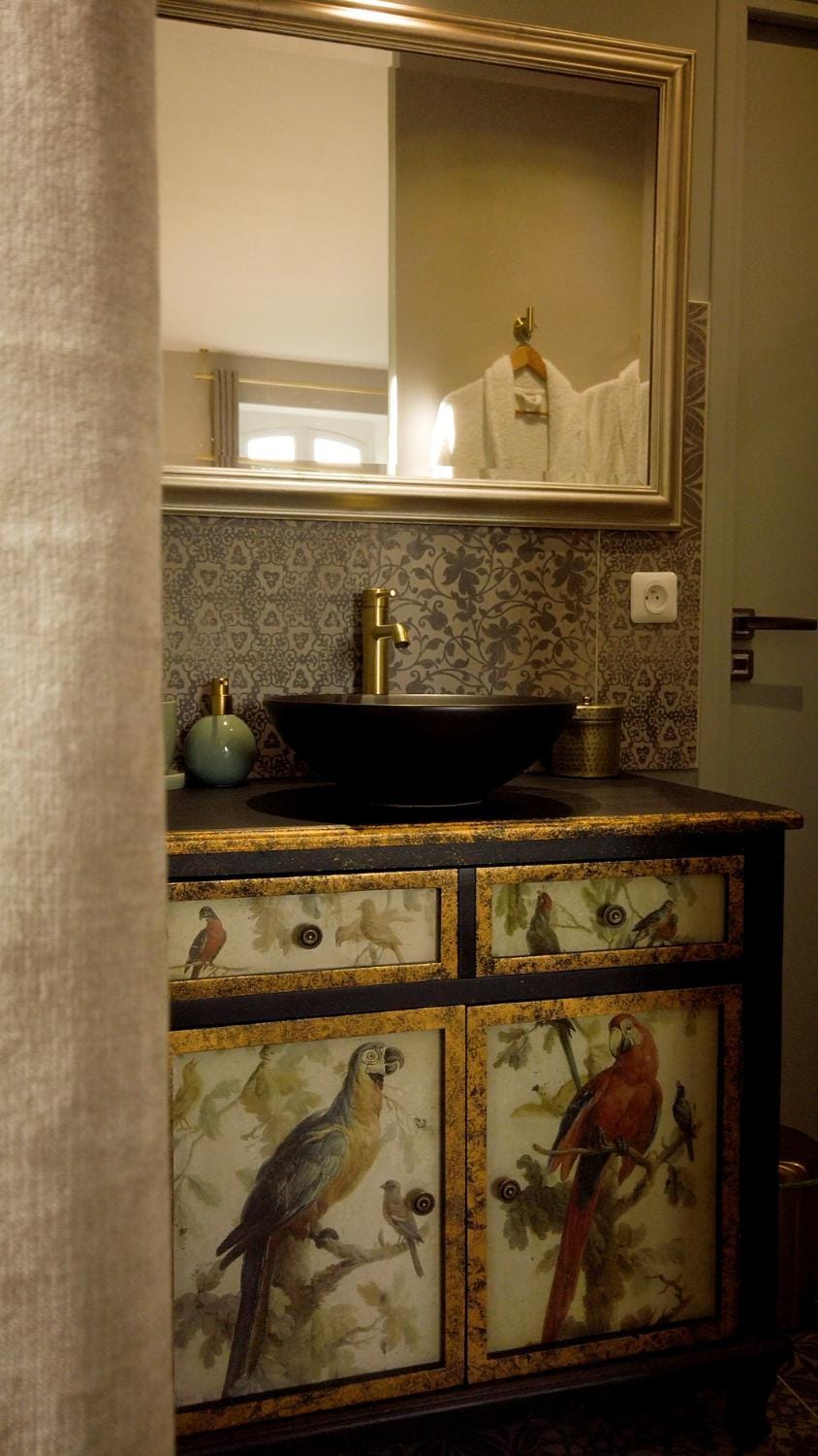 Shower, Natural landscape, Massage, Massage, Bathroom, Living room, Seating area, Bath, flat iron, towels, towels, wedding, wedding