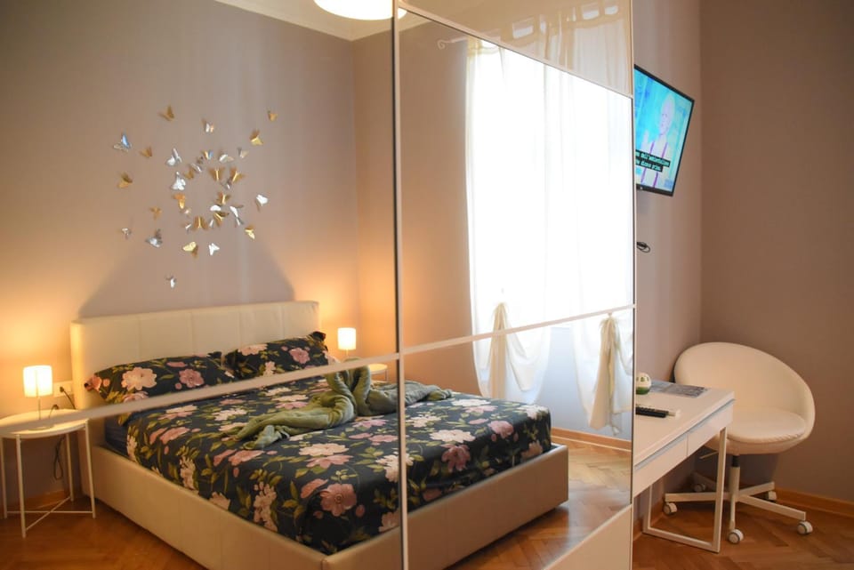 Bed, Photo of the whole room, Bedroom, wardrobe