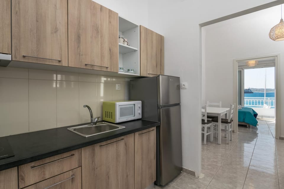 Anchorage Apartment in Milos