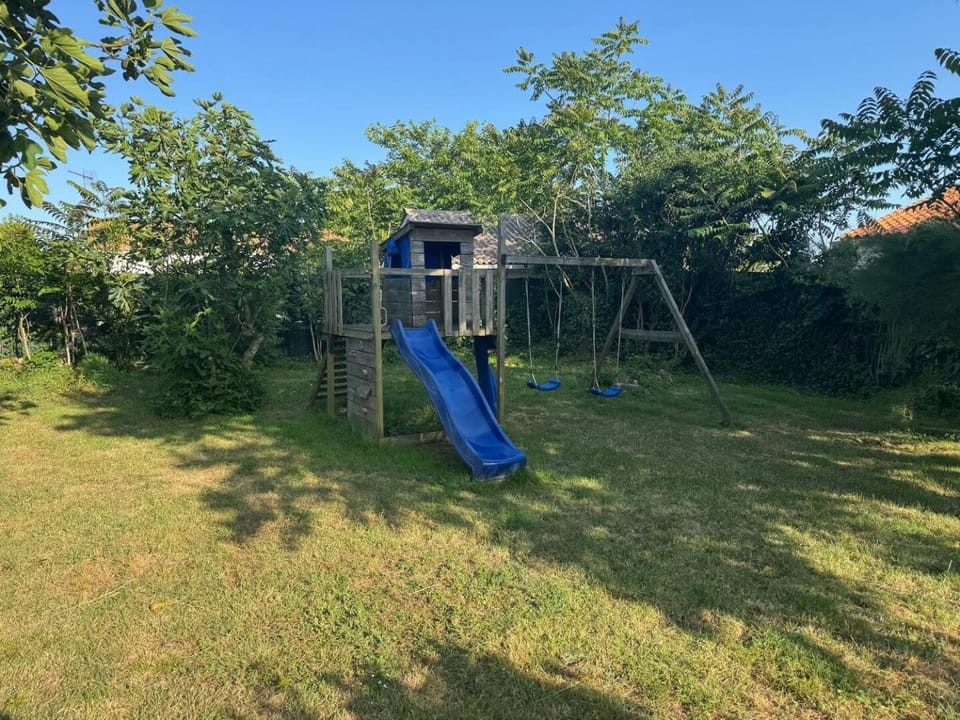 Villa Family Surf sur un terrain arborée et clos, calme et repos Villa in Pays de la Loire