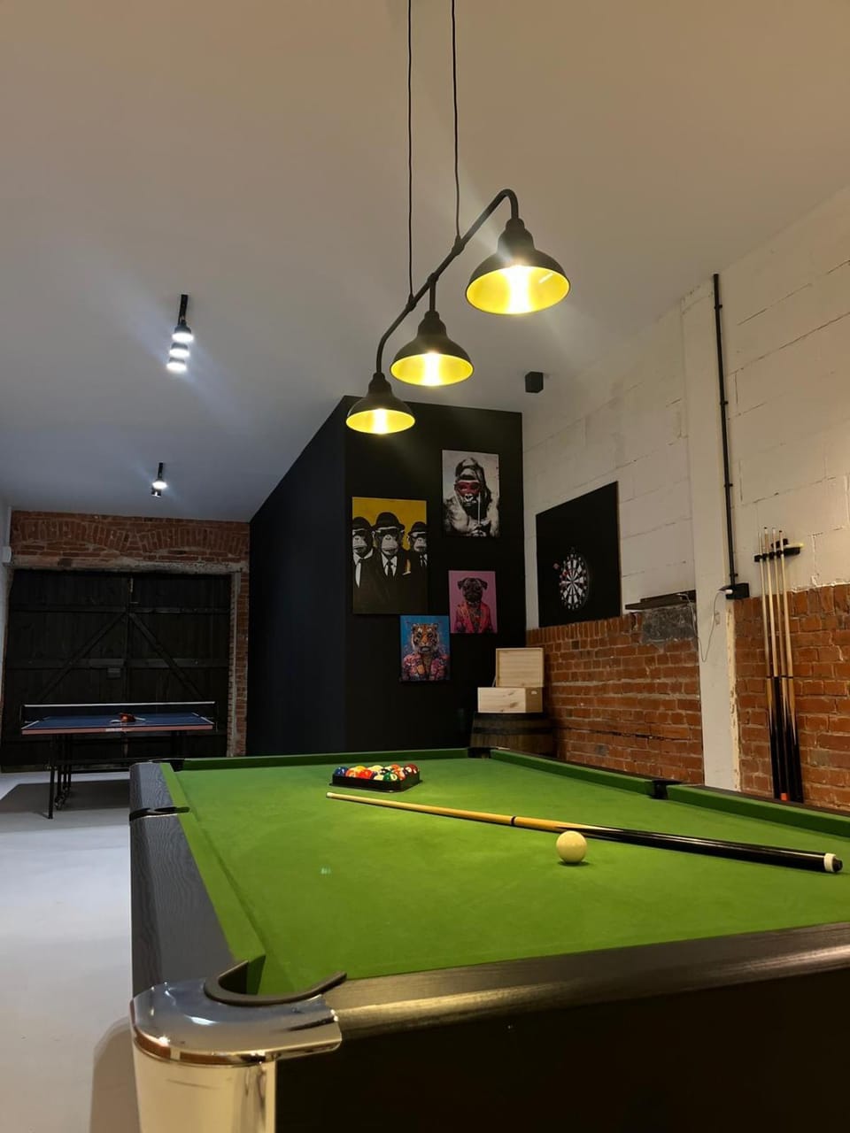 Billiard, Game Room