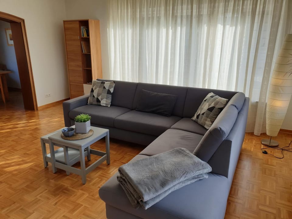 Bed, Decorative detail, Dining area