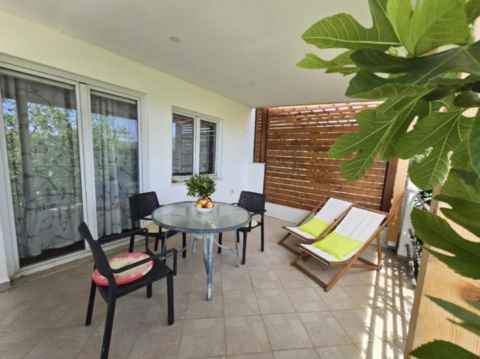 Day, View (from property/room), Balcony/Terrace, Seating area, Garden view, sunbed