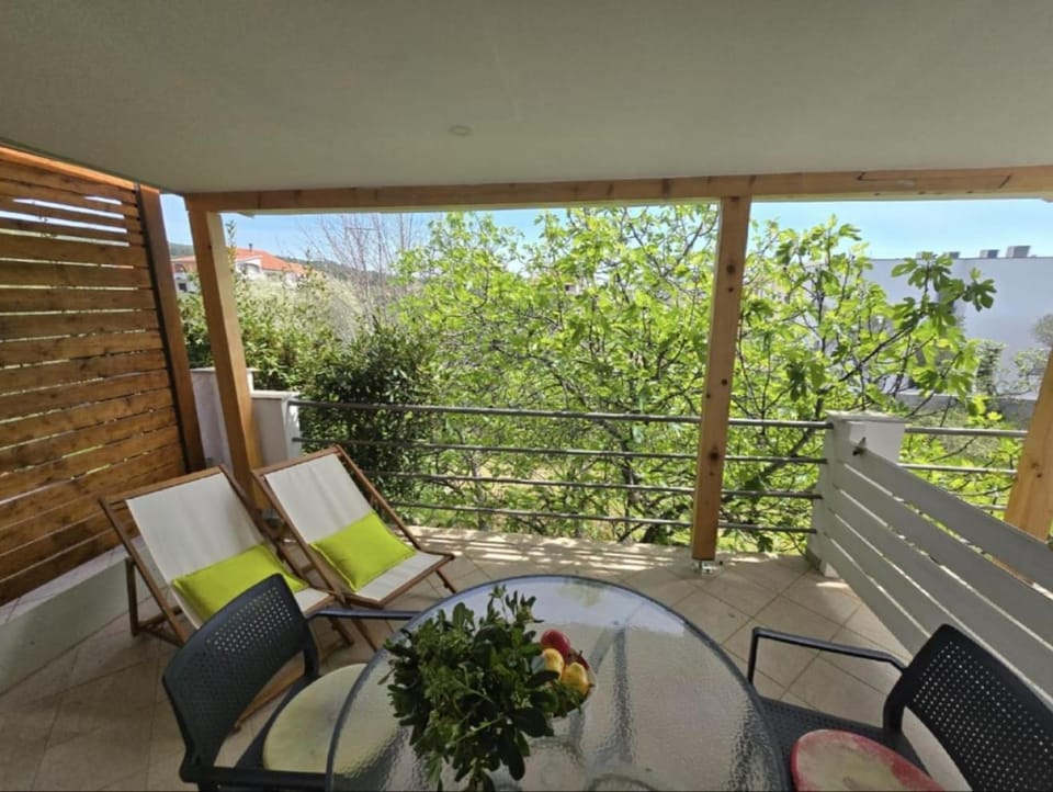 Day, View (from property/room), Balcony/Terrace, Seating area, Garden view