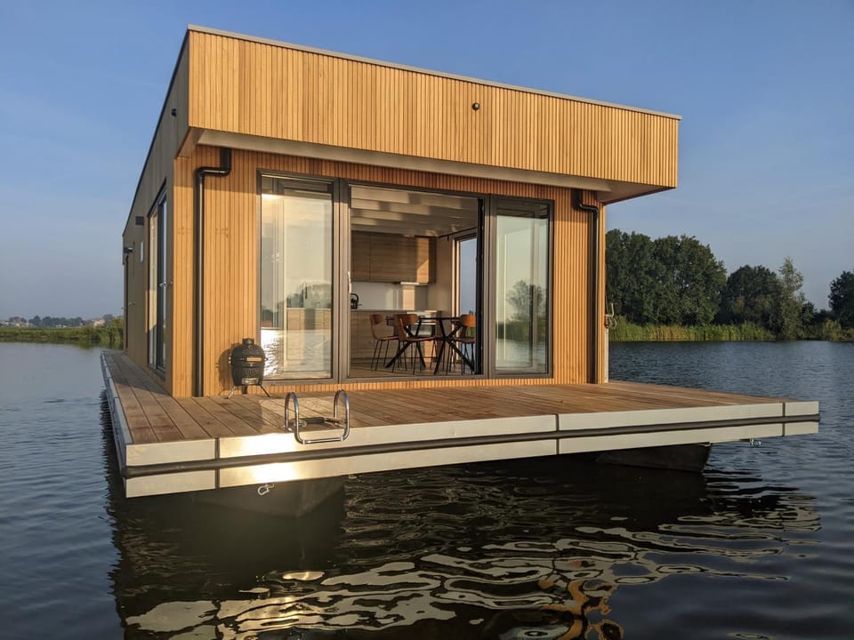 Houseboat "Surla AquaZen" Kaag with free dinghy House in South Holland (province)