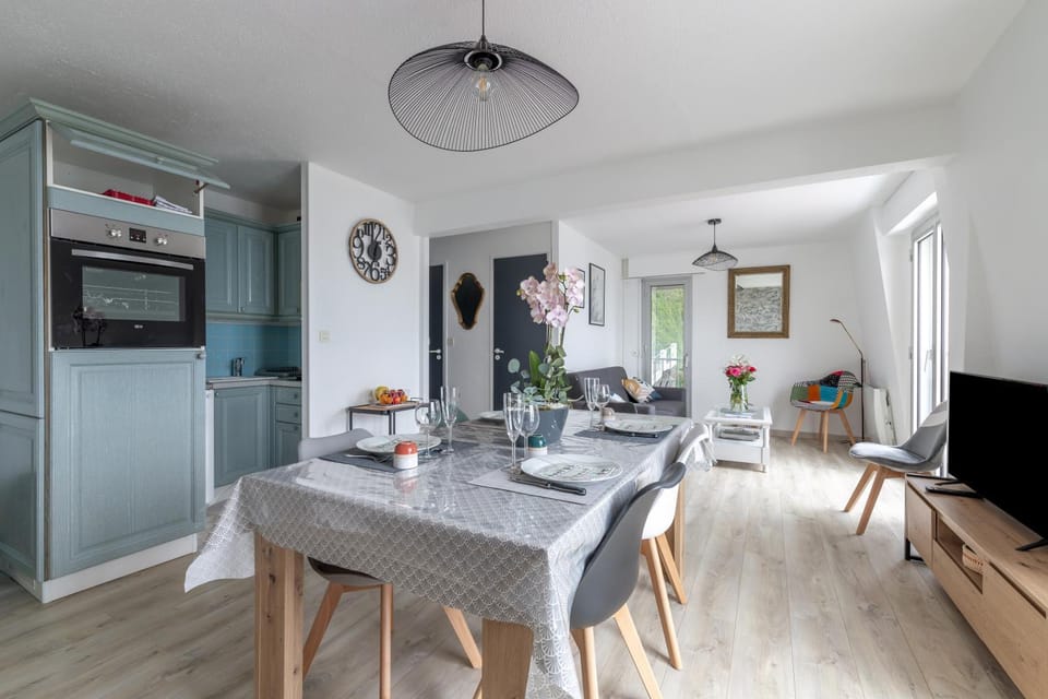 Kitchen or kitchenette, Other, Dining area