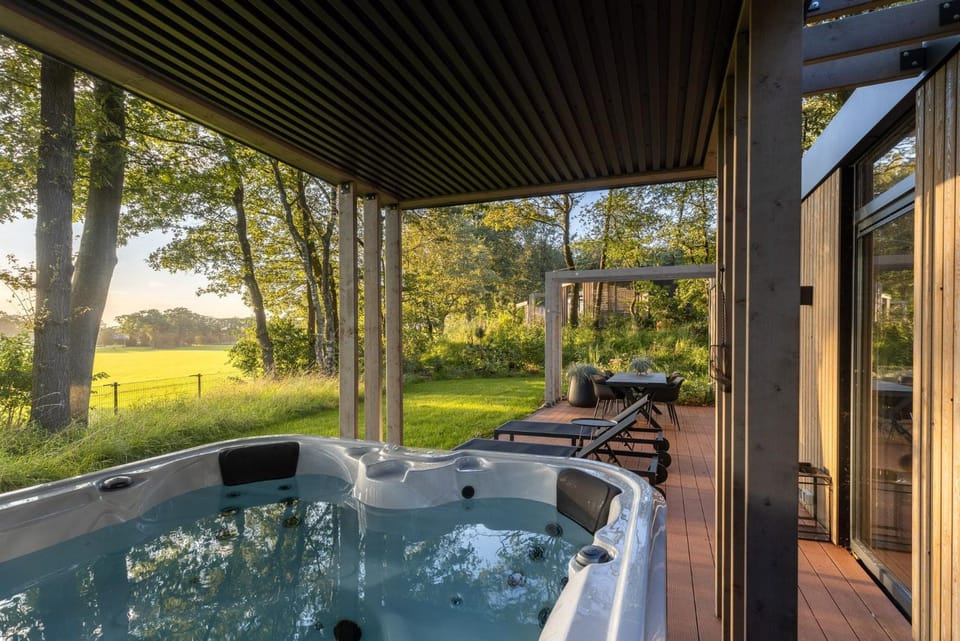 Garden, Hot Tub