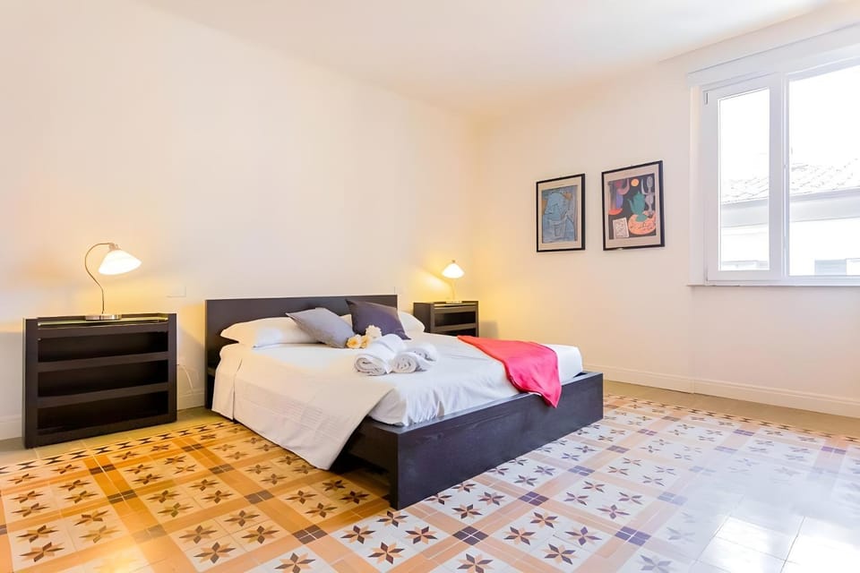 Bed, Photo of the whole room, towels