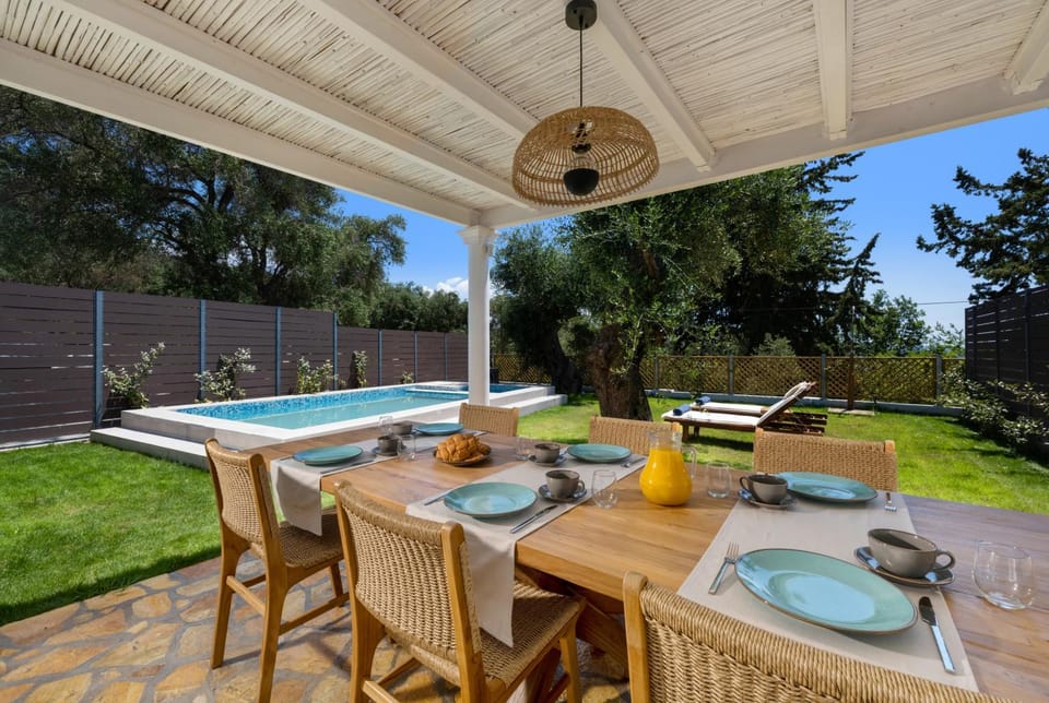 Garden, Dining area, Swimming pool, sunbed
