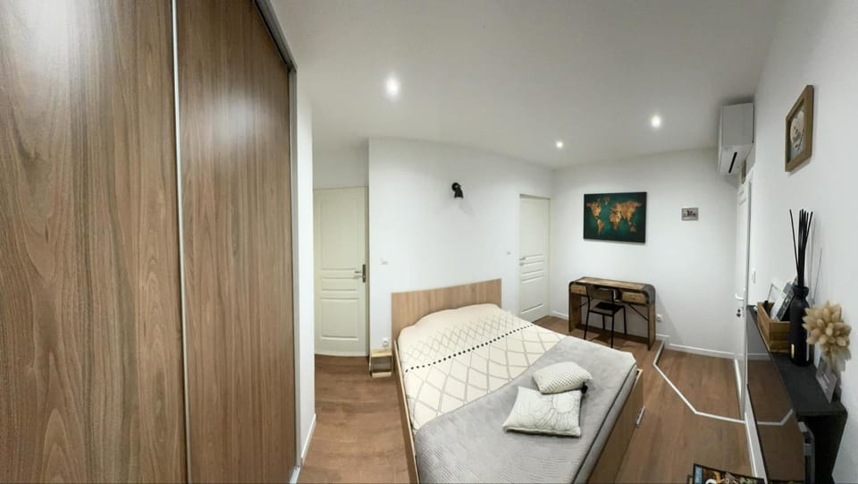Photo of the whole room