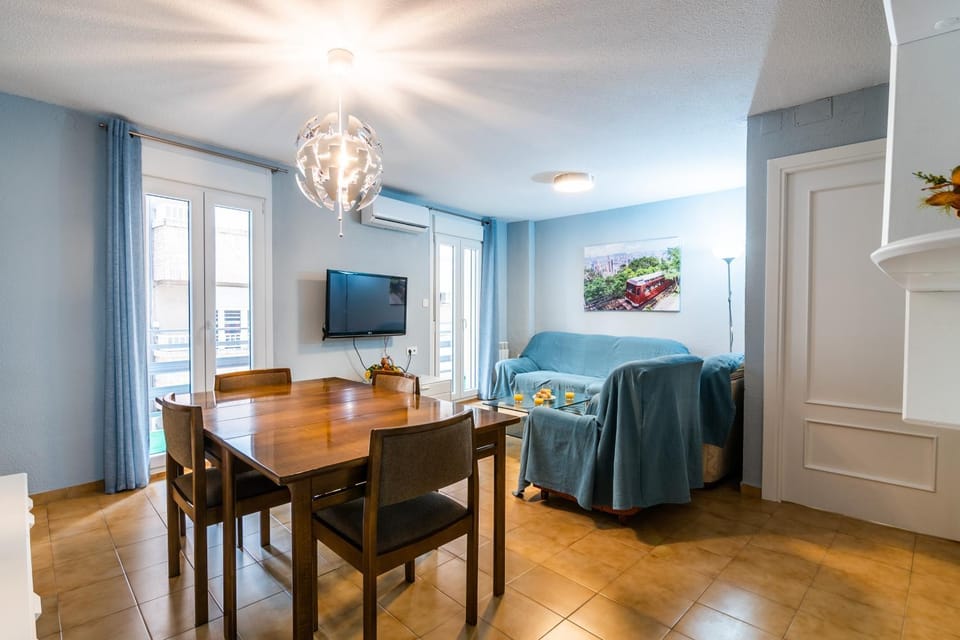 Communal lounge/ TV room, Dining area
