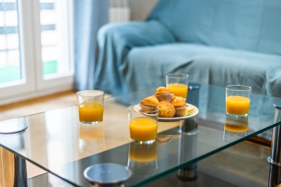 Seating area, Continental breakfast