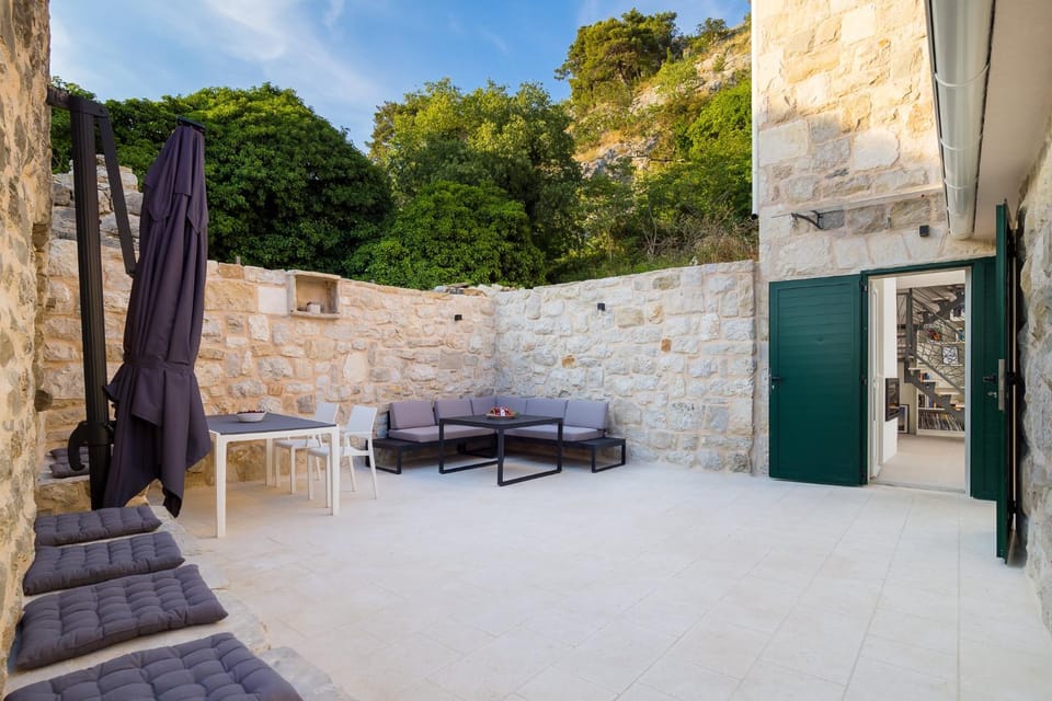 Patio, Balcony/Terrace, Seating area, hair dresser