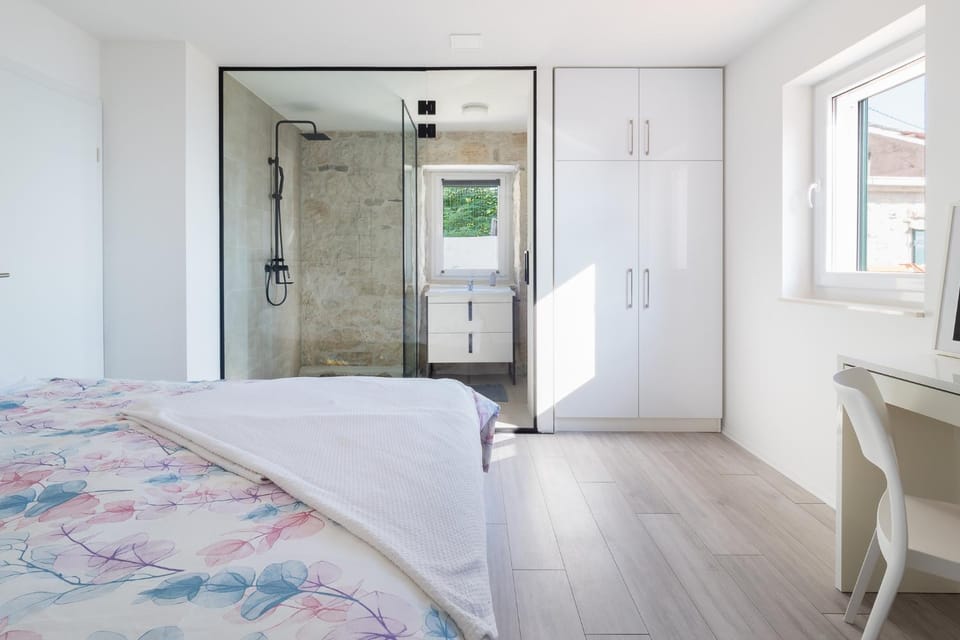 Bed, Bathroom, Photo of the whole room, Bedroom