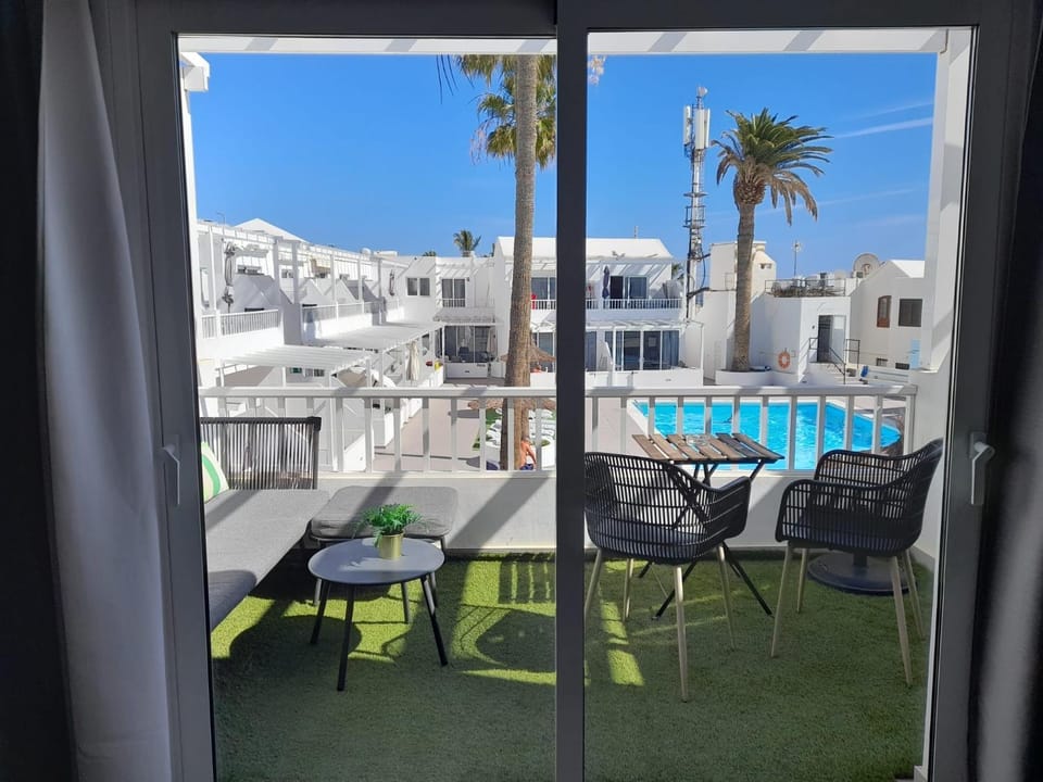 Apartment VOLVORETA - Pool view- Good Wifi - Smart TV - Residence Atlantic View Apartment in Puerto del Carmen