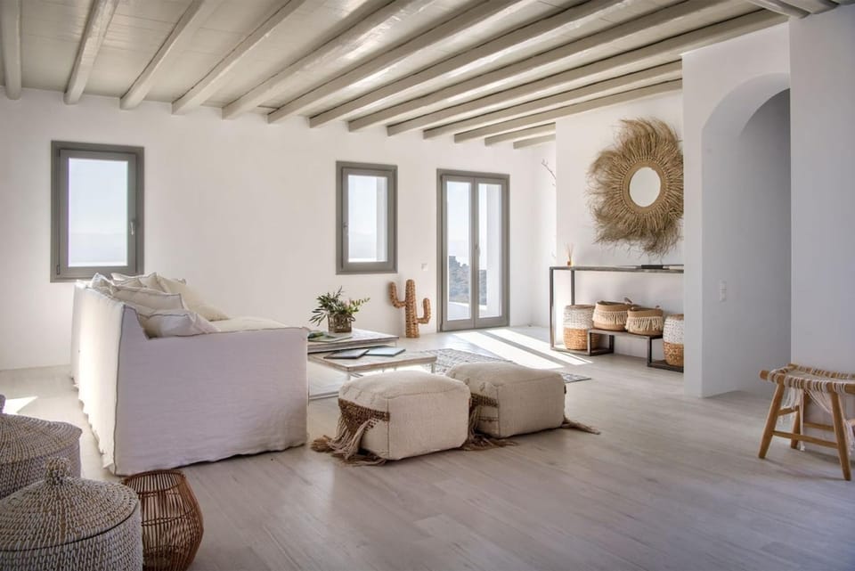 Bed, Living room