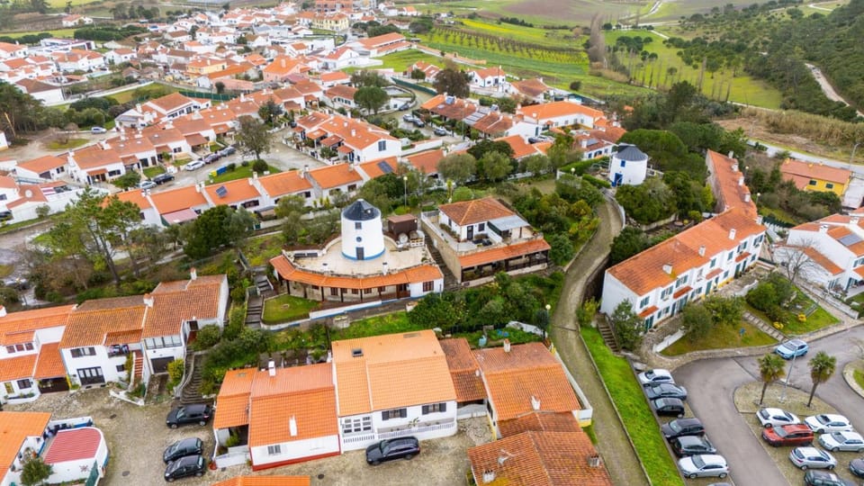 Property building, Neighbourhood, Natural landscape, Bird's eye view, City view, Street view, Location