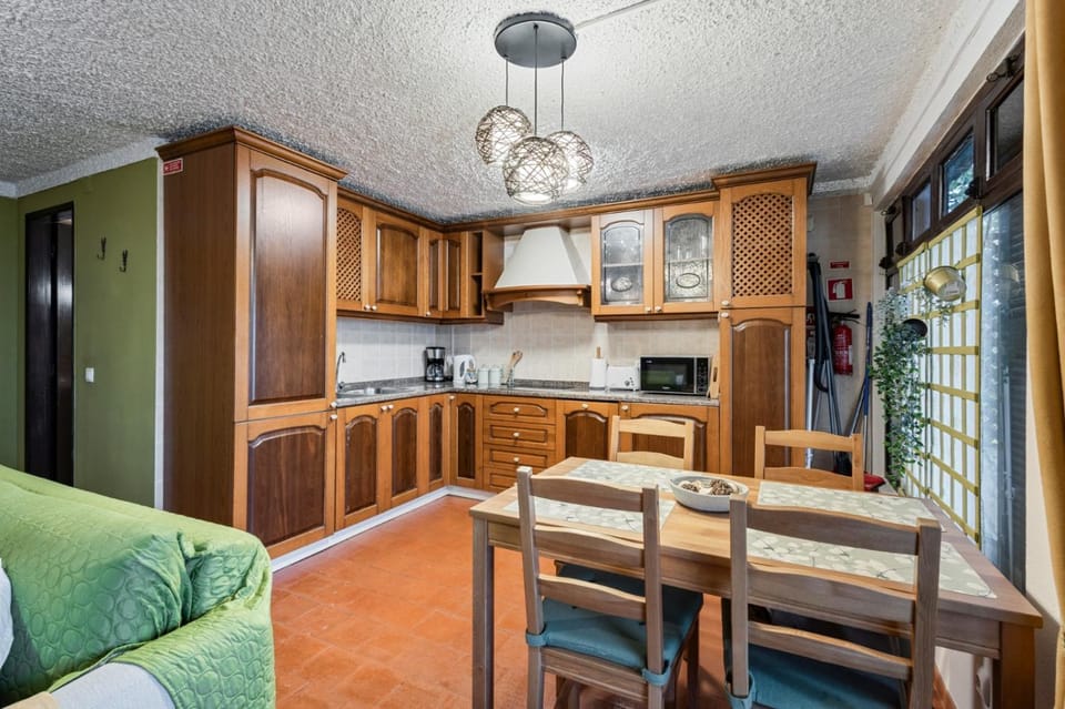 Kitchen or kitchenette, Living room, Seating area, Dining area, dishwasher, stove