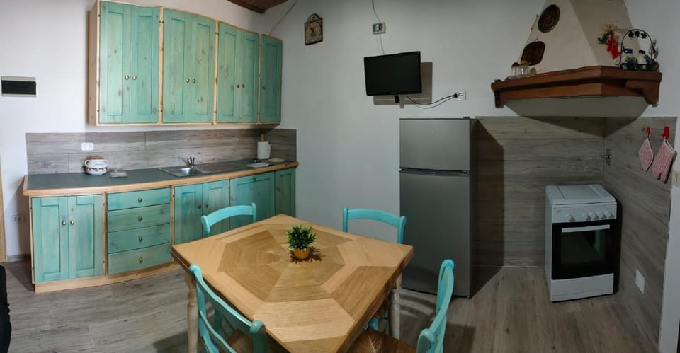 Property building, Kitchen or kitchenette, Living room