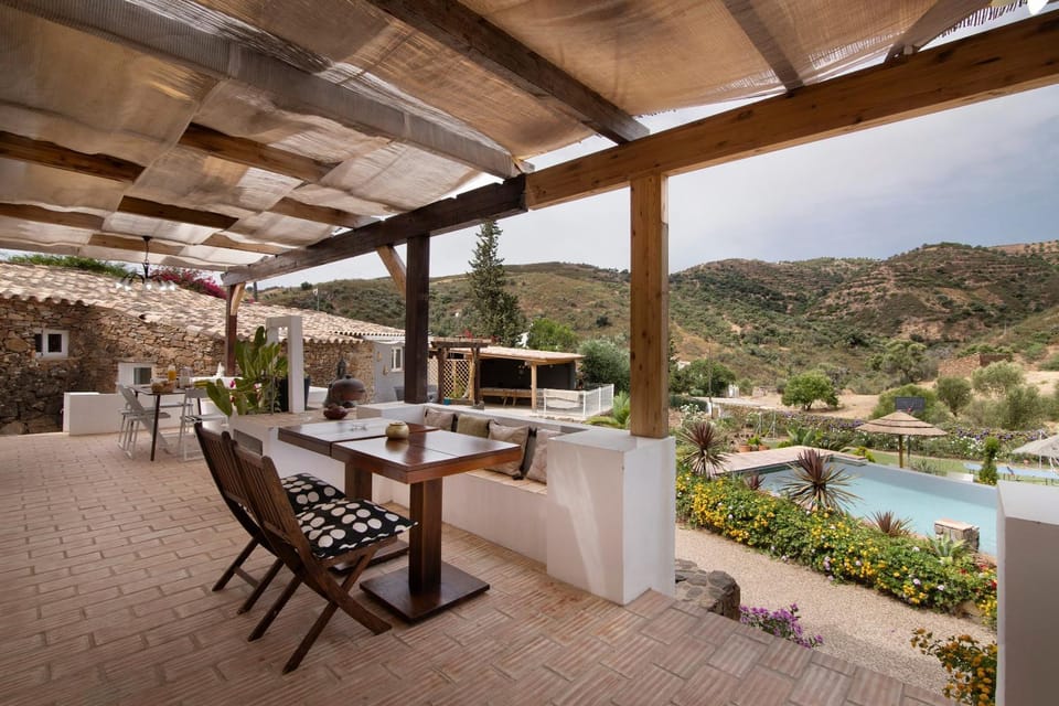 Property building, Balcony/Terrace, Living room