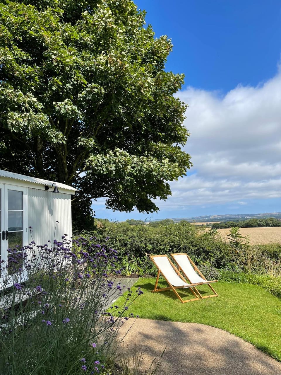 Property building, Spring, Day, Natural landscape, Garden, View (from property/room), View (from property/room), Garden view, Garden view