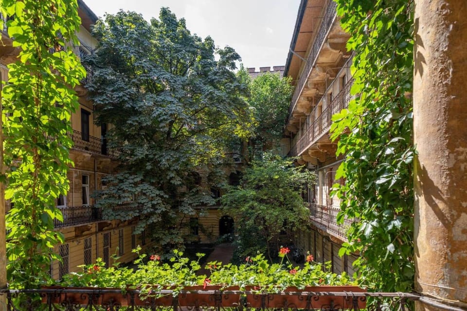 Central and large AC home away from home Apartment in Budapest