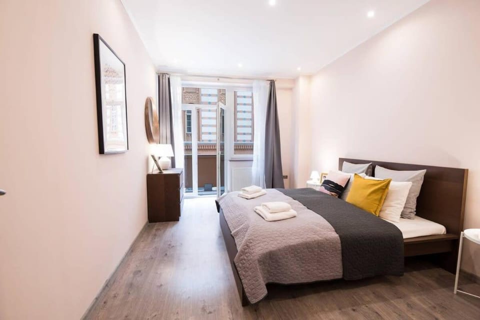 Ultra central large home with AC and balcony Apartment in Budapest