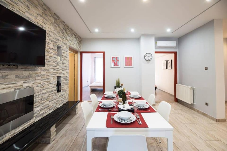 Ultra central large home with AC and balcony Apartment in Budapest