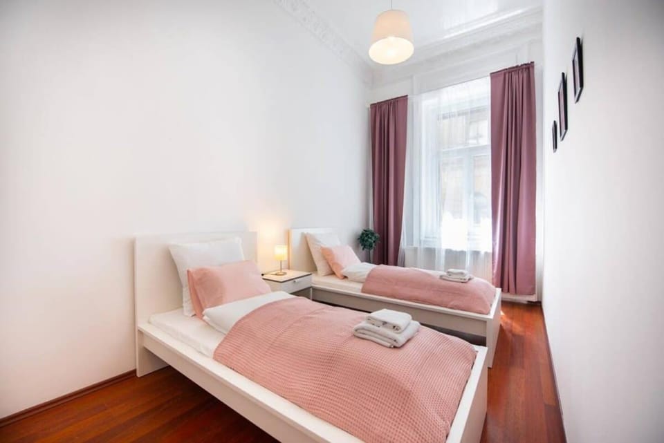 Very central convenient large AC place Apartment in Budapest