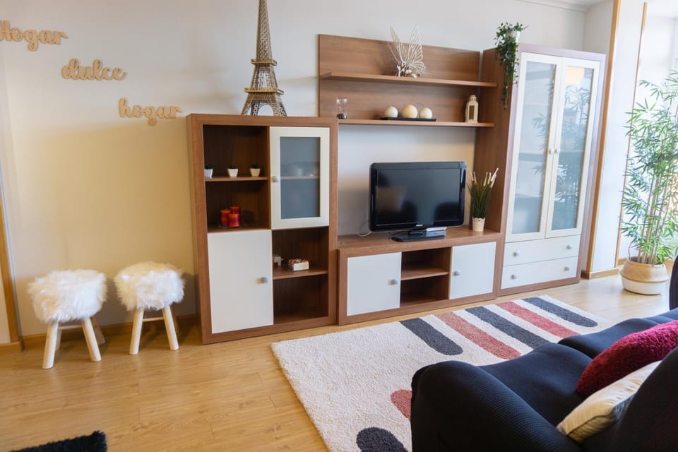 Communal lounge/ TV room, TV and multimedia, Living room, Seating area