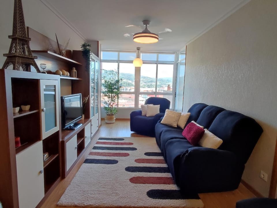 Communal lounge/ TV room, Living room, Photo of the whole room, City view, Mountain view