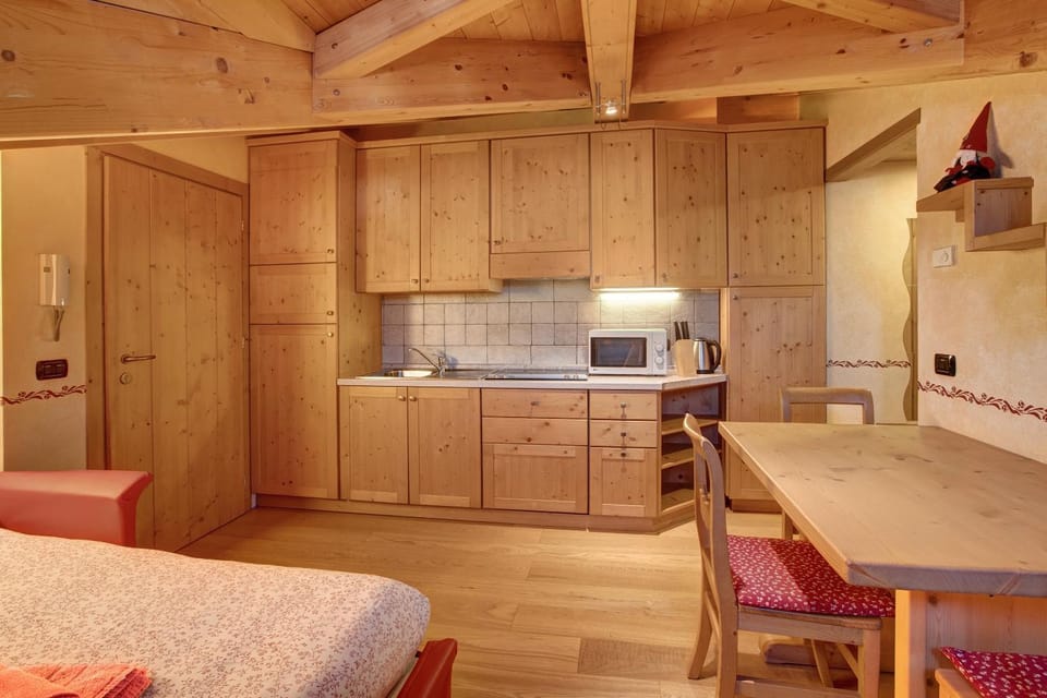Property building, Kitchen or kitchenette, Living room