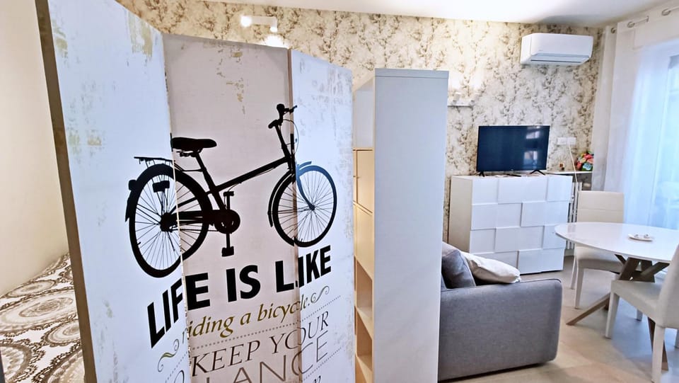 TV and multimedia, Living room, Seating area, Evening entertainment