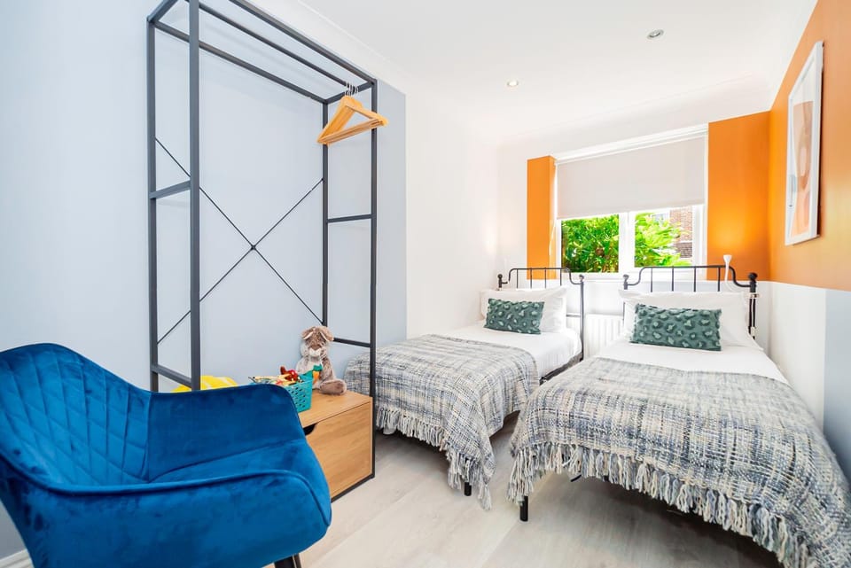 Air Maison - Bright and Breezy - 5 Min Walk to Seafront Apartment in Portsmouth