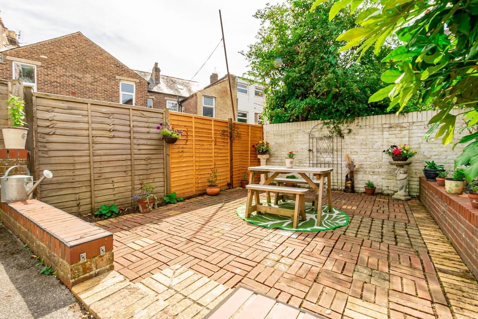 Air Maison - Bright and Breezy - 5 Min Walk to Seafront Apartment in Portsmouth