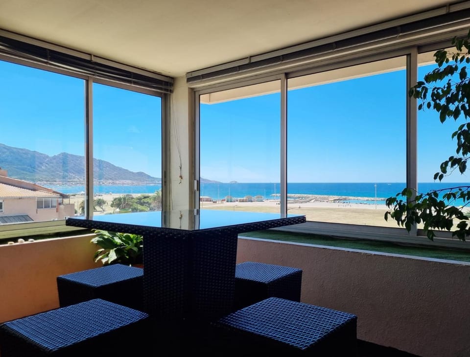 Mountain view, Sea view
