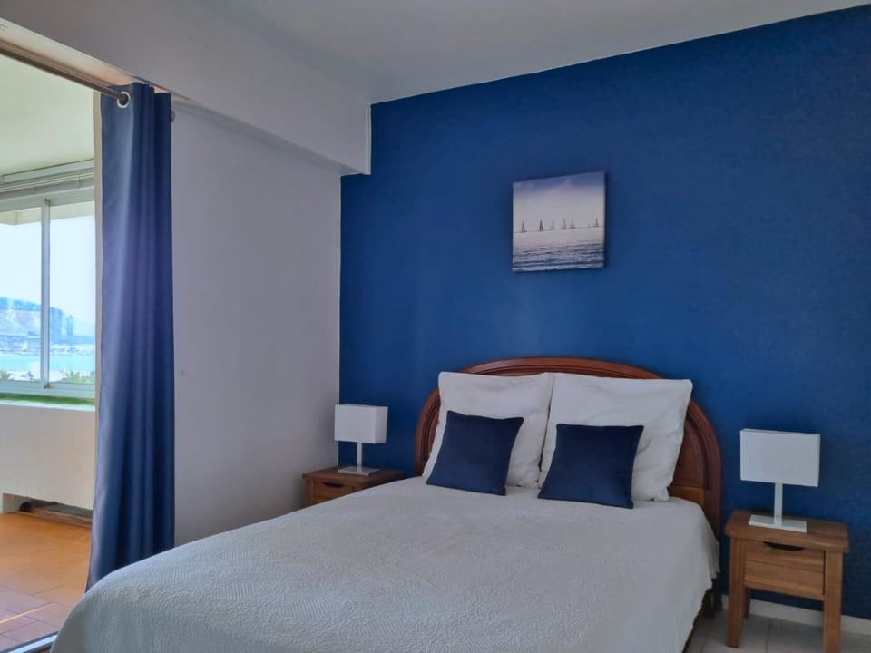 Bed, Photo of the whole room, Bedroom, Mountain view, Sea view