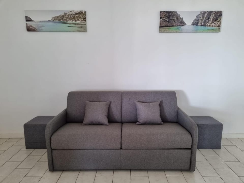 Bed, Living room